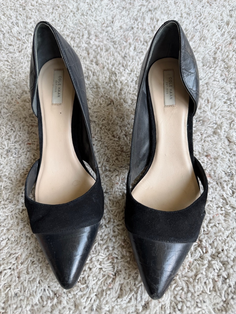 Cole Hahn Black Pump with suede detail